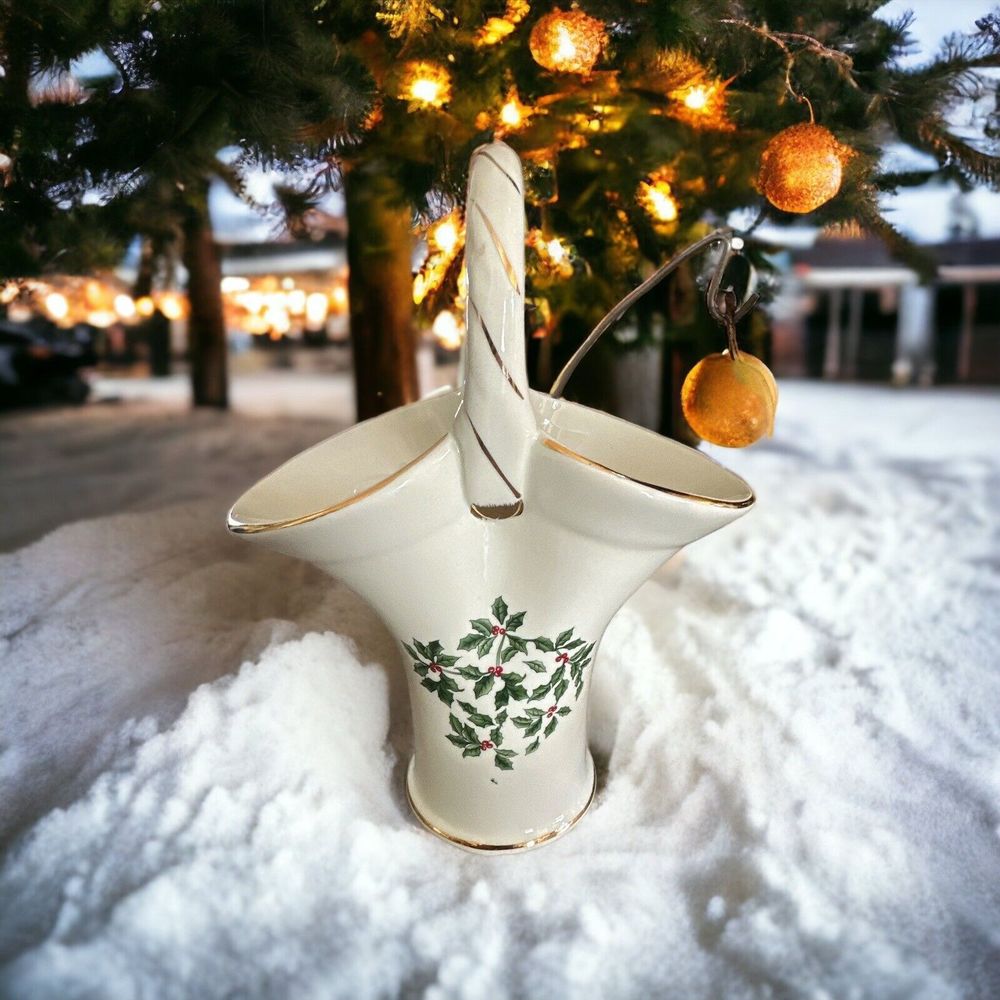 Holly Collection by Baum Bros Formalities Ceramic Handled Ivory‎ Basket  EUC